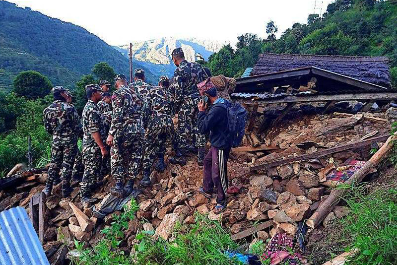 रामेछापको दोरम्बामा पहिरोमा परी ६ जनाको मृत्यु