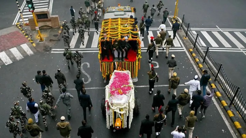 भारतका पूर्वप्रधानमन्त्री मनमोहन सिंहकाे राजकीय सम्मानका साथ अन्त्येष्टि